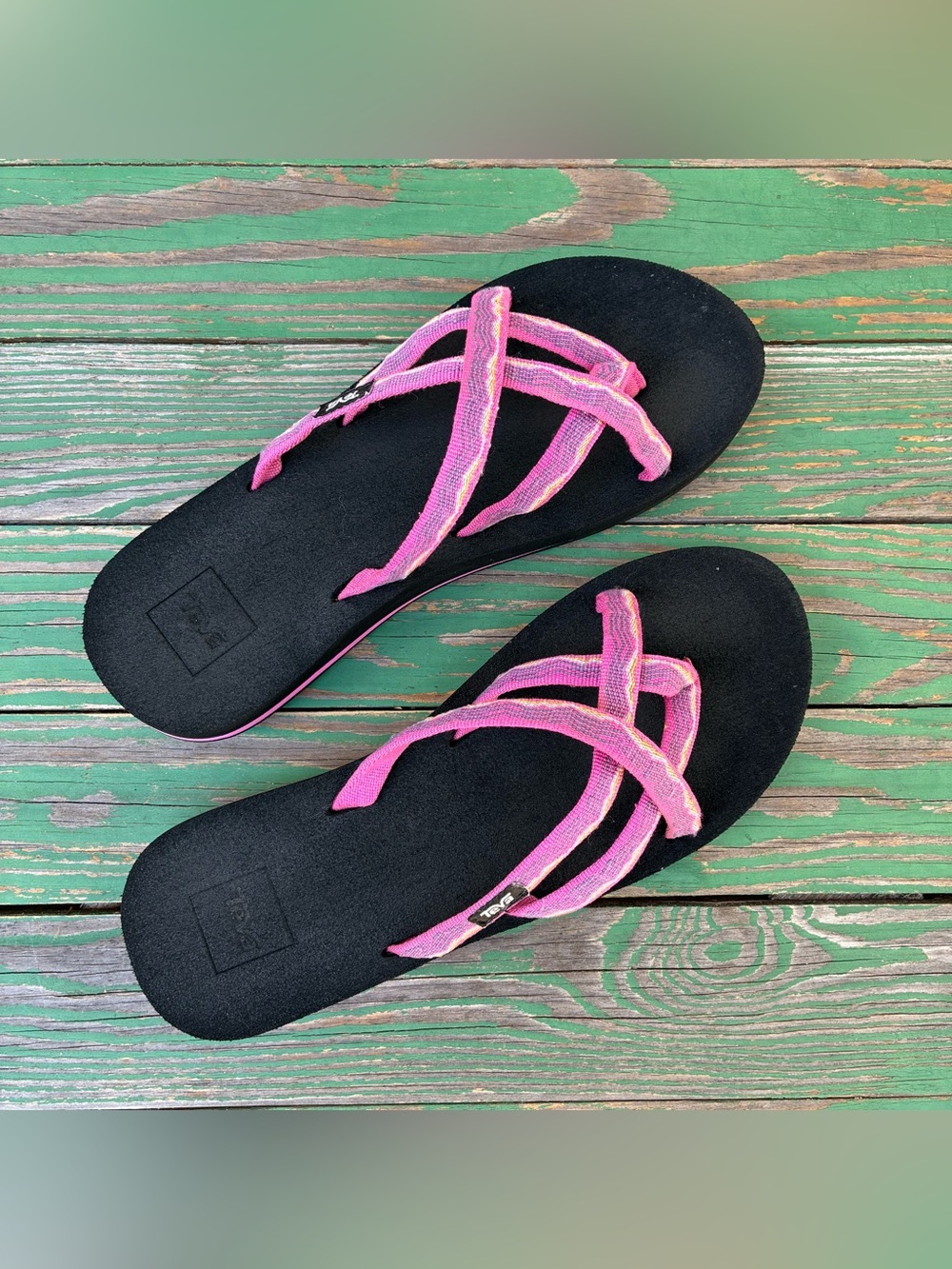 Teva Olowahu Flip Flop Strappy Sandals Womens Sz 8 Pink Multi Geometric